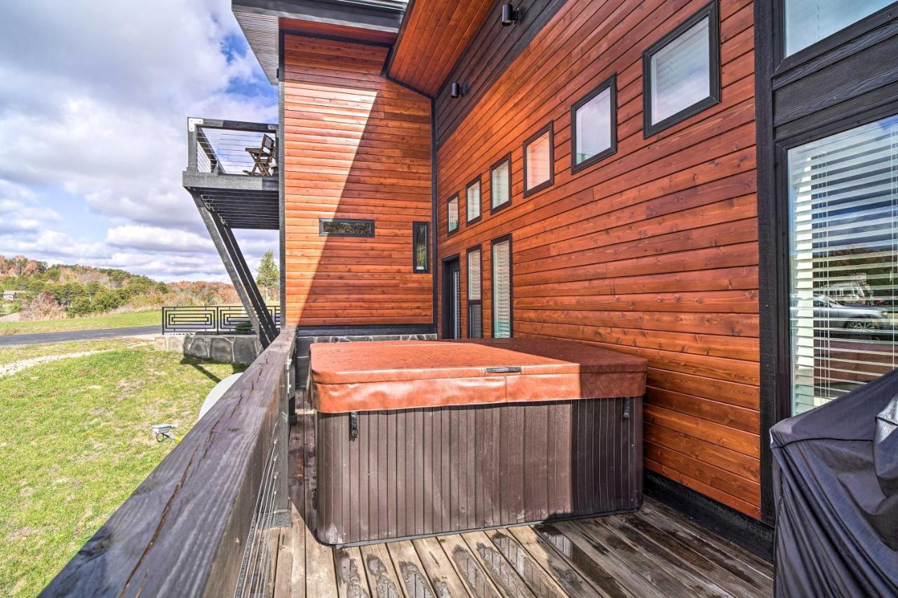Spacious Sevierville Home With Hot Tub! Esterno foto